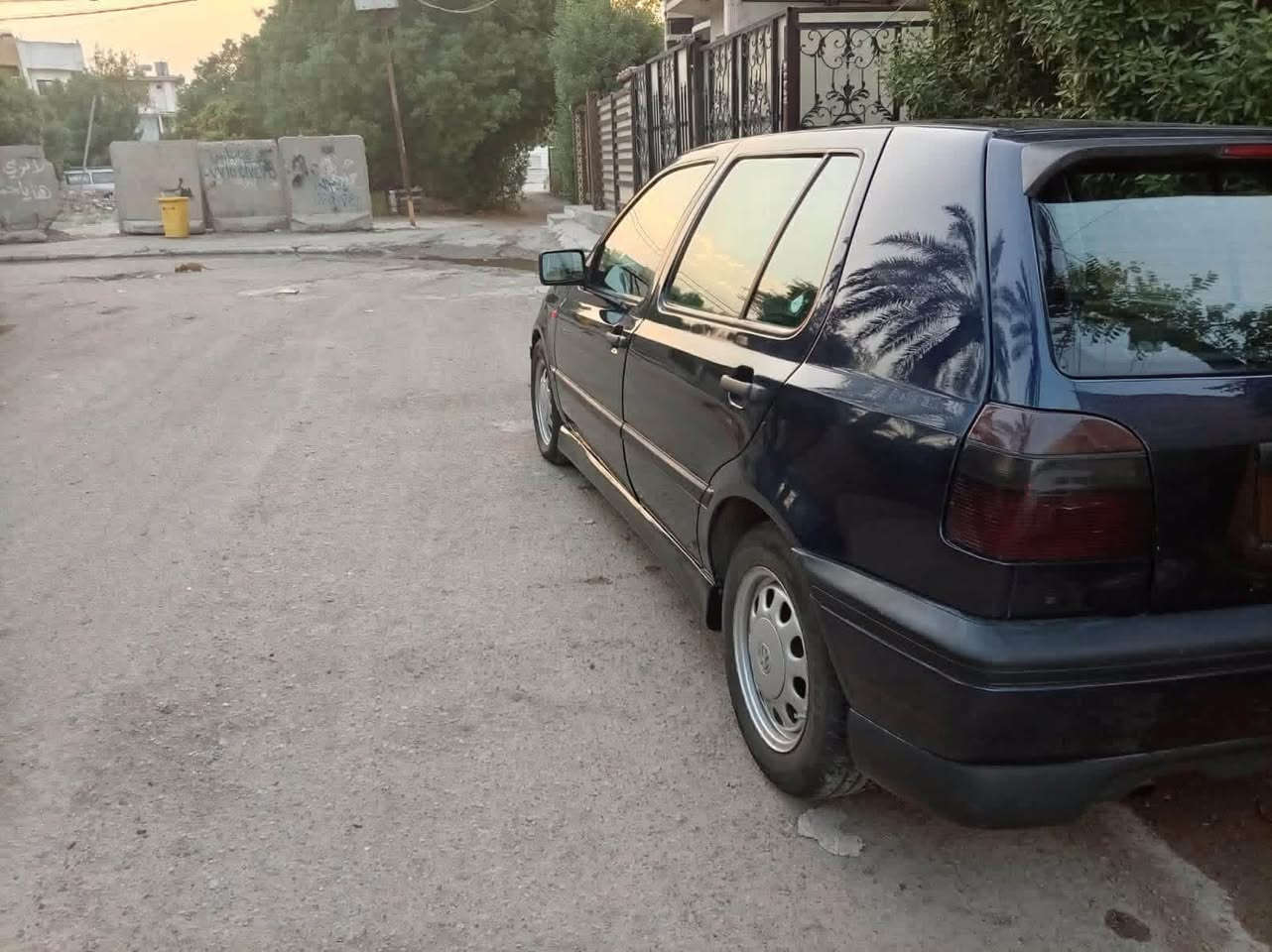 🔹بسم الله الرحمن الرحيم🔹
— للبيع گولف موديل ٩٤ محرك ٢٠٠٠ اللون نيلي 🚙

السيارة بحالة ممتازة من الدعامية للدعامية 

🔸محرك كير كفالة

🔸تبريد ❄️/تدفئة 🔥 

🔸صدر امامي خلفي تخم تاير 💯

🔸مصبوغة عام صبغ درجة اولى وبالحقيقة احلى من الصوور 

🔸داخل بحالة ممتازة 💯كشنات دشبول بطاين ارضية

 🔸 مسطرة نوزلات وبلكات وفيول بم كلها جديدة 

السعر 51 ورقة وبيه مجال جدا بسيط السيارة مكلفتني اكثر من هالسعر شاهد الله ومناقصها شي ومستعجل ع البيع 

📍العنوان بغداد 

📞 ***********

