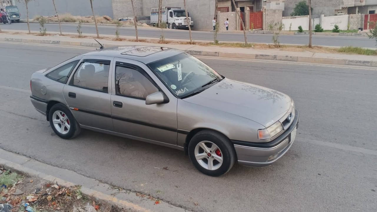 فكترا حجم 18
موديل 92
سنويه عظم وكابون بانزين 
مكينه وگير شرط 
صبغ دواير وسقف مطوز جماليه 
سياره بلا ضرر
دوشمه جديده بطاين ابواب جدد طخم معمر باتري جديد جامات كهرب وايرمنيه كلها شغاله
سياره جاهزه ماعايزها اي شي 
للتواصل الاتصال عل الرقم ***********

