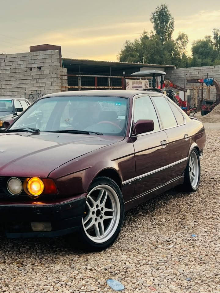 سلام عليكم للبيع بيئم 520 موديل 1993 رقم بغداد نكليزي سنويه 2032 مكينه مسكر سته دبل فانوص كير عادي مكينه كير اكسن جدد صدر جديد كهربائيات شغاله مصبوغه عام جماليه سياره حاهزه مابيه اي نقص مكان ديالى سعر 42 وبيه مجال للأستفسار اتصل ***********
