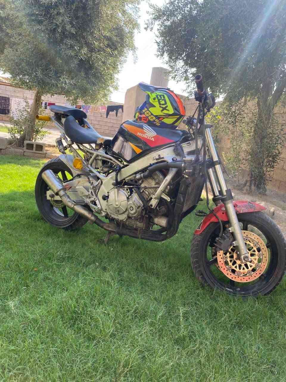 السلام عليكم شباب الطيبين بطح للبيع بسعر مناسب 600F2 دراجه رياضيه 123بطناش عينه وكلجات جديد محرك مفتوح غبل سبوع يم كابتن دانه اسطه معروف عله مستوى العراق شغله وكاله تايرات جدد دراجه ترايك بصره السعر 12ورقه وبيها مجال الطيبين مكان الدراجه كركوك ‏‪***********‬‏

