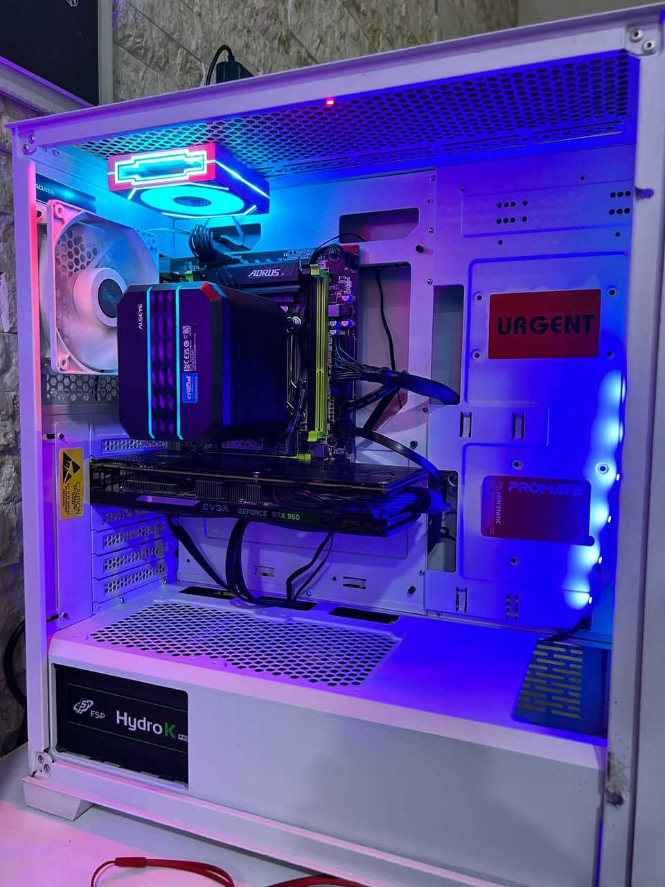 للبيع تجميعة اقتصادية
xeon e5-2650v2

يعادل كوراي فايف جيل عاشر 

رام 16 gb

m.2 256 gb

hdd 500 gb

كرت شاشة Evga GTX 960  4gb

كارت جبار باداءة العب عليه فيفا26 يطيني 35 فريم الى 40 

اي لعبه يشغلهه فورزا وغيرها وريد ديد جيتي اي 50 فريم

مبرد محترف m90 حرارة 30

بورد x79 

بور سبلاي fsb 500 w 

كل القطع جديدة عدا كرت شاشة مستخدم

اي مشكلة مابيه الحاسبه

فقط الكيس بدون جامة 

السعر 325 الف دينار

مكاني زيونة تجيني تفحص وتشلع عيوني

***********

نص مكتوب في الصور:
- قائمة مواصفات جهاز الكمبيوتر - المعالج: Intel Xeon E5-2650v2 - الذاكرة: 16 GB DDR3 - التخزين: M.2 256 GB - القرص الصلب: 500 GB - مزود الطاقة: FSP 500W - الكيس: 1+ Antec 3 FANS RGB - كرت الشاشة: EVGA GTX960 4 GB Antec GAMING PC - السعر: ٣٠٠ الف دينار