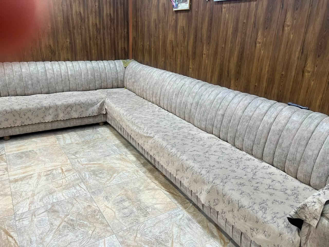 ديوان للبيع ٨ امتار للتواصل على هذا الرقم ‭ ‭***********
