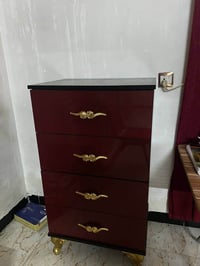 ٨ قطع • نظيفة • ميز تواليت