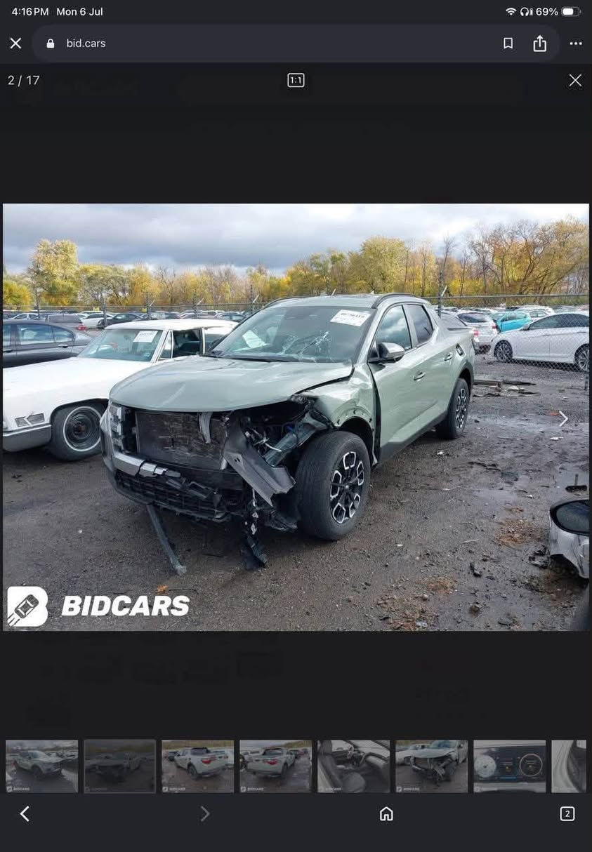السلام عليكم 
سانتا كروز مديل 24 رقم بغداد بأسمي فول مواصفات حادثه بس بارد مابيه اي تبديل ماشيه 60 الف المحرك 2500 تنفس طبيعي كلش هواي بيه مواصفات 
مكاني البصره السعر 180 
***********

نص مكتوب في الصور:
- 4:16 PM Mon 6 Jul 69% bid.cars 2 / 17 1:1 BIDCARŞ