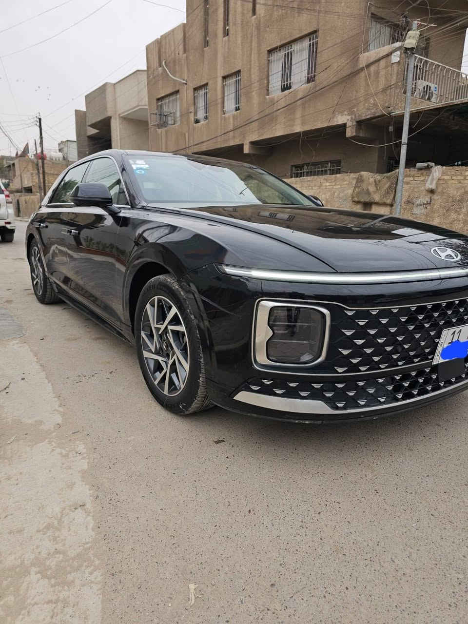 السلام عليكم ازيرة موديل٢٤ فول ماعدا الفتحة بانزين اصلي٤ سلندر رقم بغداد بسمي السعر١٨٠ وبيهة مجال هاتف *********** وبي واتساب
