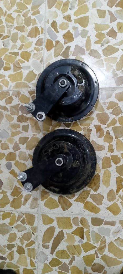 هورنات • بوش • نظيفين