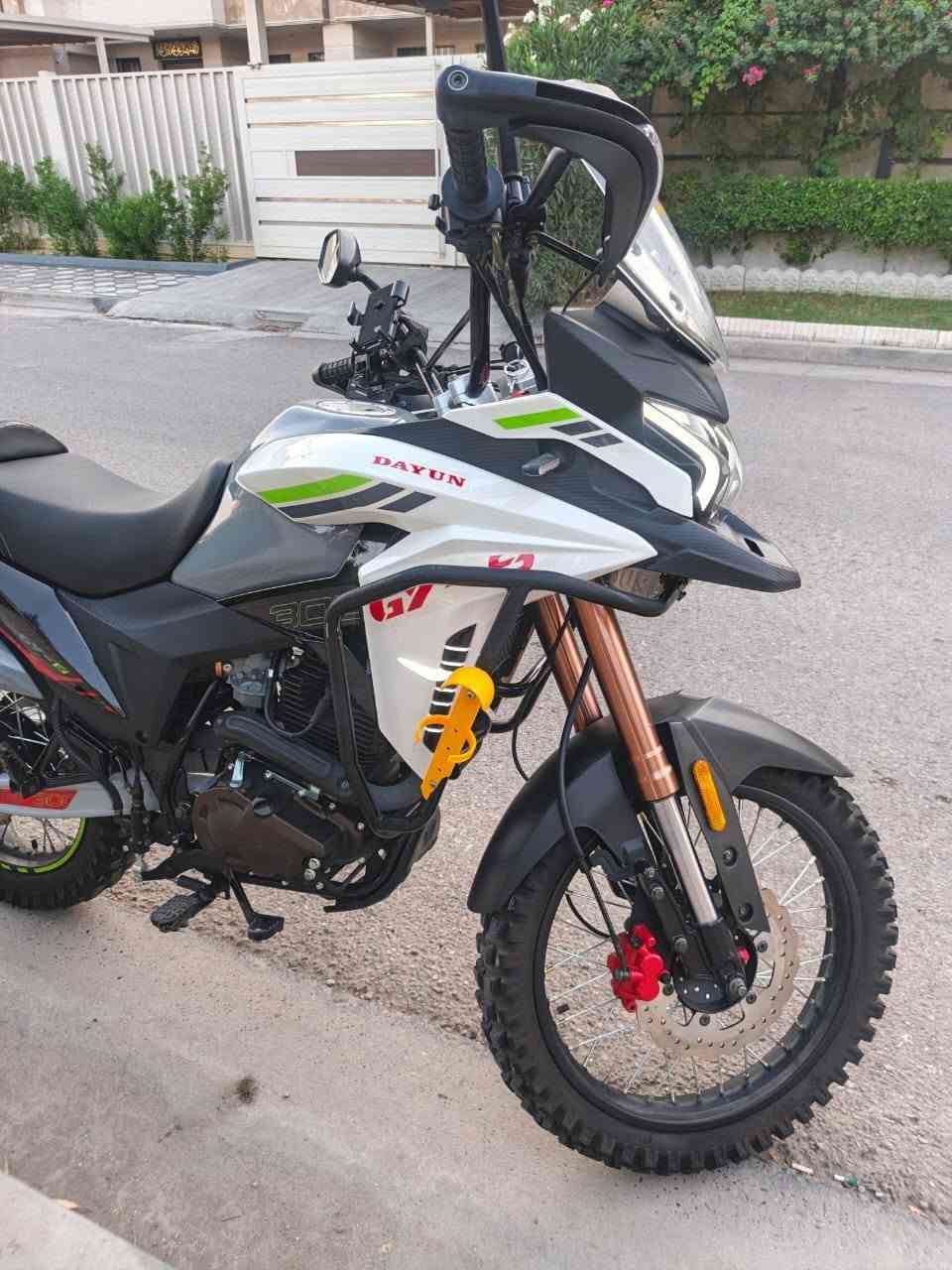 السلام عليكم
للبيع دراجة دايوان ادفنجر 300 cc موديل 2026 لون أبيض رقمها اربيل باسمي ماشية الف دراجة كفالة عامة سعرها 3 ملايين 500
العنوان بغداد الغزالية
رقم تليفوني ***********
