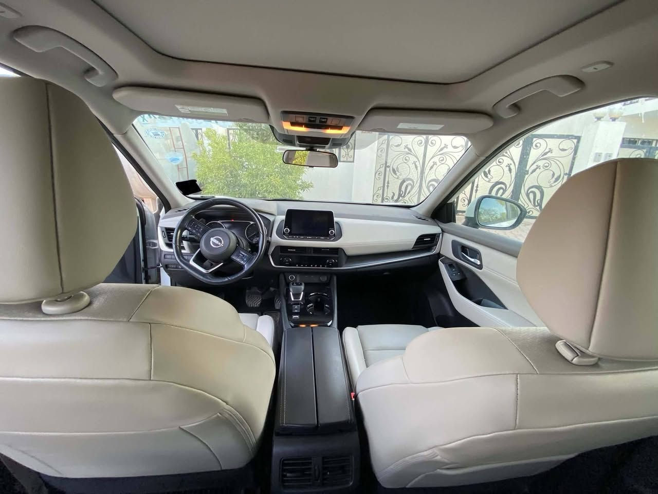 Nissan Rogue sv plus 2023
1.5 VC-Turbo 3 cylinder 

نيسان روگ 
السيارة sv plus
بانوراما
داخل جلد ملكي لونين
كوشنات هيتر
٣ انظمة قيادة
گير شفتات ستيرن
السيارة كلش نظيفة بحالة الشركة 
حادثها خفيف جدا فقط بونيت صبغ.
شرط دعاميات ولايتات بلاد.
السعر180ورقة ومجال 
***********.
