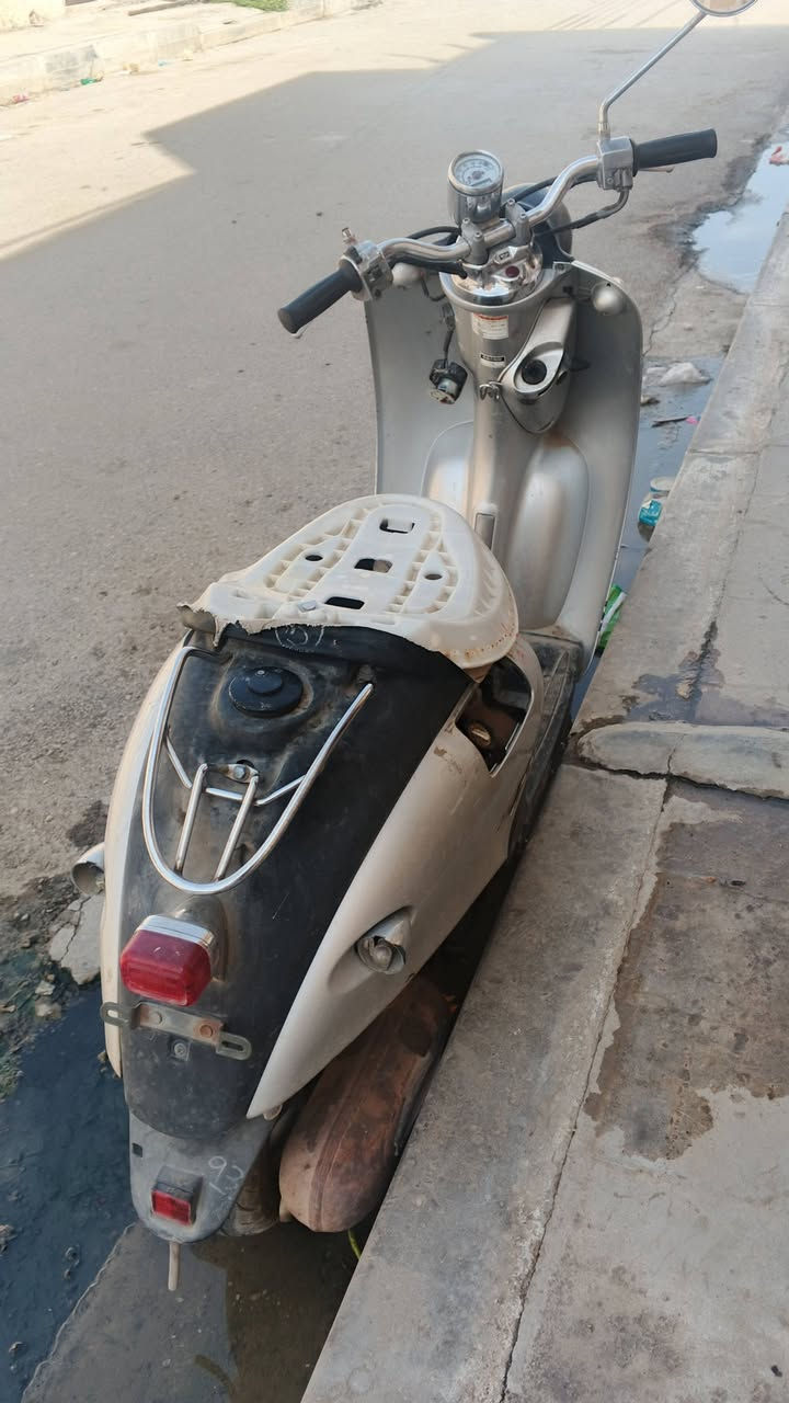 للبيع دراجه مصريه مكفوله من ألتصليح وفتح ألمحرك شرط؟؟؟ نقصهه بس باتري ويرادلهه ترتيبات👍 ألسعر 300 للاستفسار أتصل عالرقم *********** واتساب
