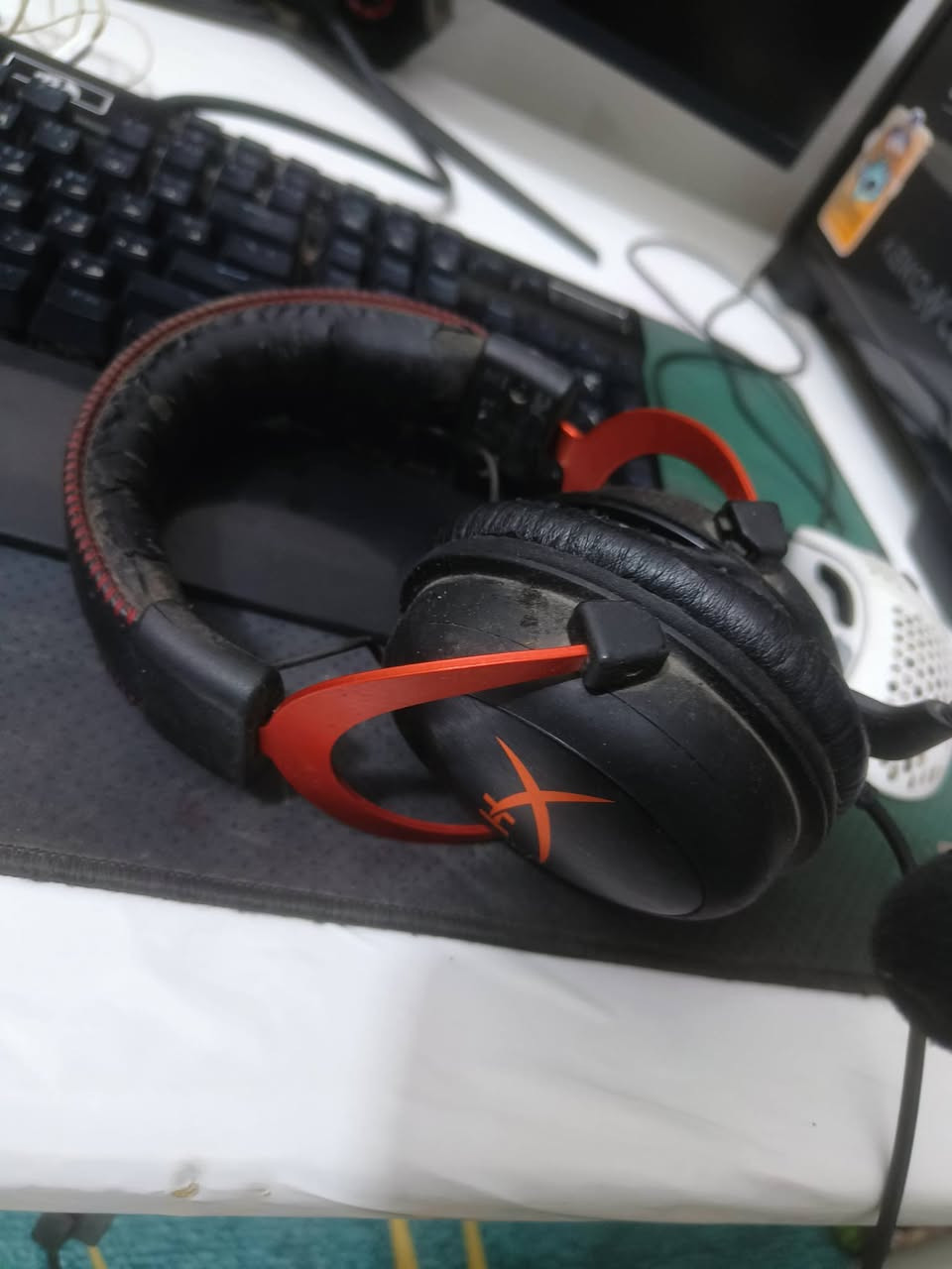Hyperx Cloud 2 and Clorious Model D
سماعة و ماوس
الماوس مابي اي ملاحضات سعره 40 الف وسعره الجديد مالته معروف
سماعة هايبر اكس كلاود 2 سماعة تشك ومابيها اي شي كلشي بيها شغال بس مثل ما واضح عدكم بالصورة السماعة بيها عيب بستاند الراس بسبب حرارة الجو تاخ البلاست وصار يذب بس ما ماكو اي تاثير هم سعرها 40 الف

الاسعار قفل قفل
الواتساب ***********
