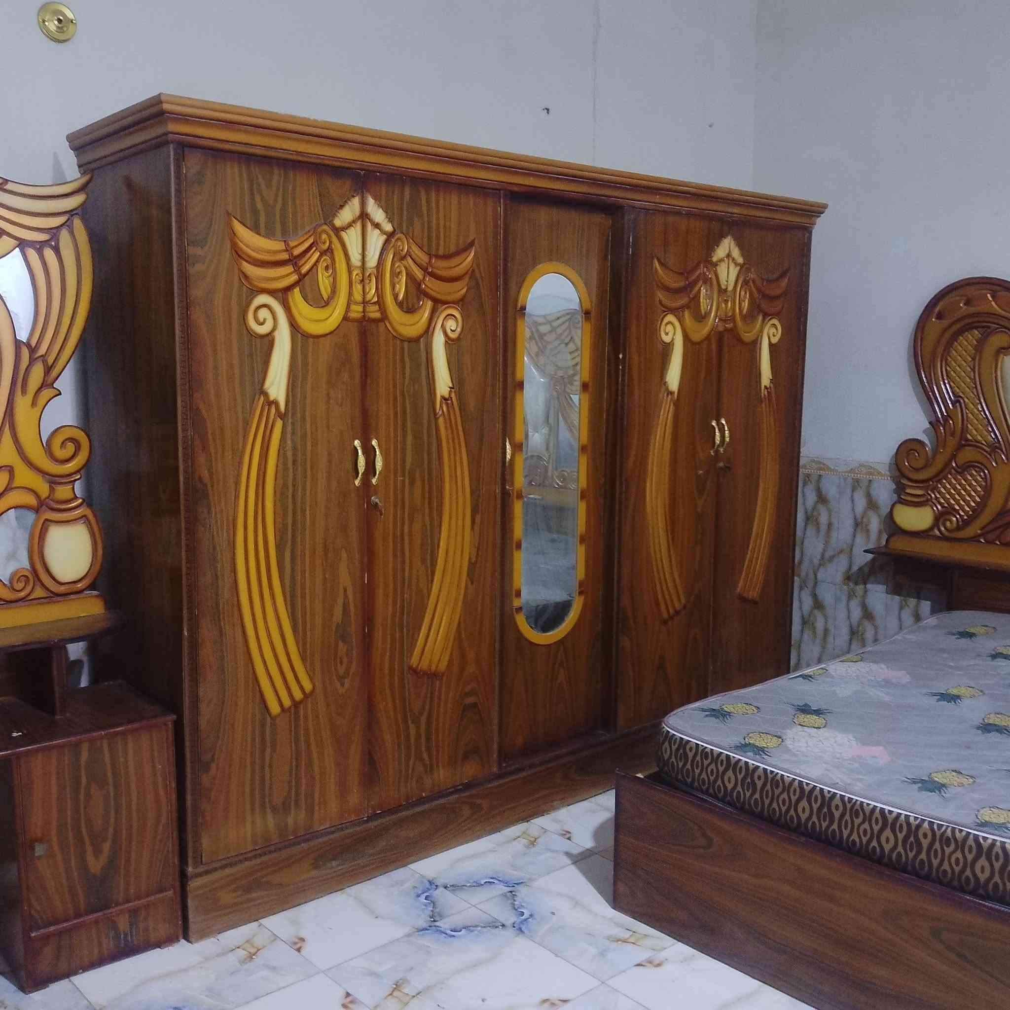 غرفه اخشاب • ٥ أبواب • جديدة