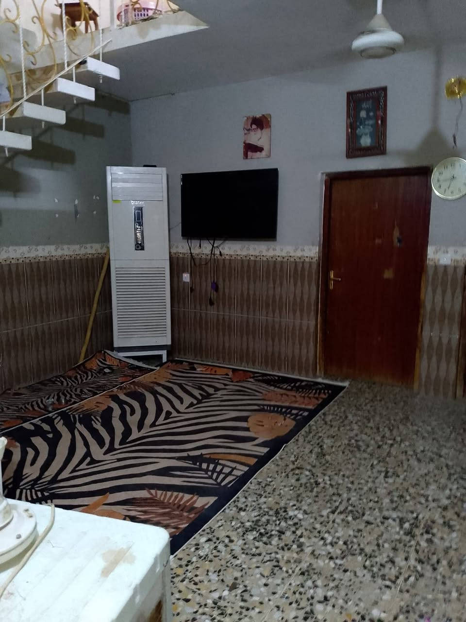 سلام عليكم 

بيت 200 متر طابو صرف موقعه يعتبر تجاري يحتوي علا غرفتين نوم وبيتونه هم تعتبر غرفه وستقبال ومطبخ كامل مابي اي نقص العنوان الورديه قرب حسينيه الزهراء (ع)
  

 لاستفسار الاتصال *********** بي واتساب
