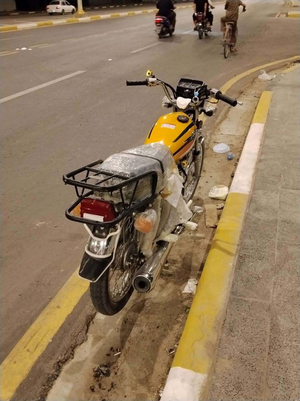 سلام عليكم دراجة نامة شبه الشلامجة موديل ٢٥ مكينة مامفتوحة دراجة جاهزة 
من كلشي هورن سيدان لايت عالي وناصي شلعة معدل مكاني كربلاء أمام عون رقم *********** سعر خاص
