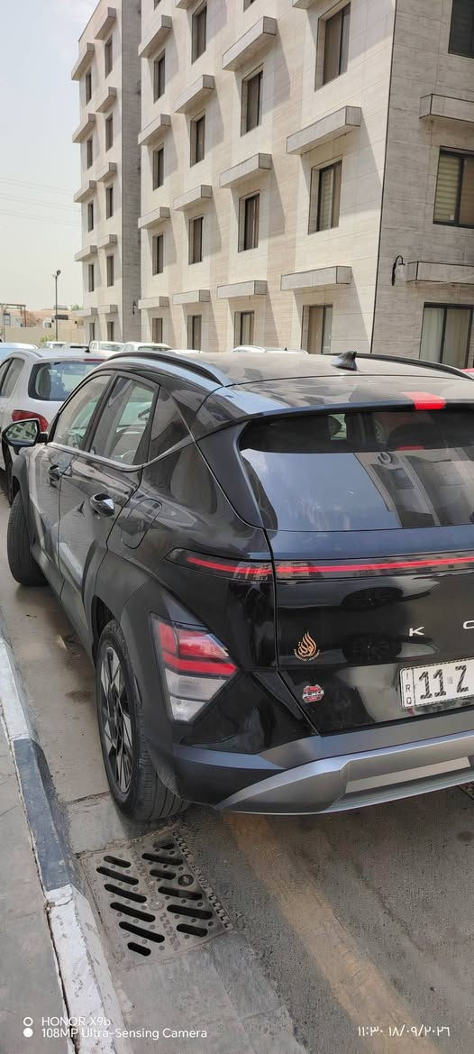 كونا ٢٠٢٤ الشكل الجديد
السيارة بدون ايرباك ضرر بسيط بقبق  للصندوق فقط ومبدله بدون صبغ كما موضح بالصورة من امريكا والسونار في العراق السيارة كفالة عامة ونظيفه جدا
ماشية ٢٨ الف كيلو 
محرك دوش
بصمه تشغيل وبصمة ابواب وتشغيل عن بعد
هندر بصمة 
لايت ليد امامي وخلفي
لد ابيض امامي عالي ناصي 
شاشه متصله وعدادات دجتال 
نظام سبورت ونورمل
اوتو هولد
نزول منحدرات
كامرة خلفيه 
حساسات امامي وخلفي 
رادار امامي خلفي جانبي + تحديد مسار + توقف ذاتي وهزاز بالستيرن للتنبية 
نقطه عمياء بالمري الجانبية 
تبريد منفصل مناخي
تبريد قطعتين امامي وخلفي 
كشنات جلد ابيض مسويهن يم حسين شمارة 
لدات متتعده الالوان داخليه 

رقمها بغداد الانكليزي الجديد بااسمي
وهزه جديده بالمرور 
السعر ١٧٢ ورقة 
مكانها بغداد للاتصال 
***********
***********

نص مكتوب في الصور:
- HONOR X9b
- 108MP Ultra-Sensing Camera
- ١١:٢٩ ١٨/٠٩/٢٠٢٦
- O HONOR X9b
- 11:30 18/09/2026
- ١١:٣٠ ١٨/٠٩/٢٠٢٦