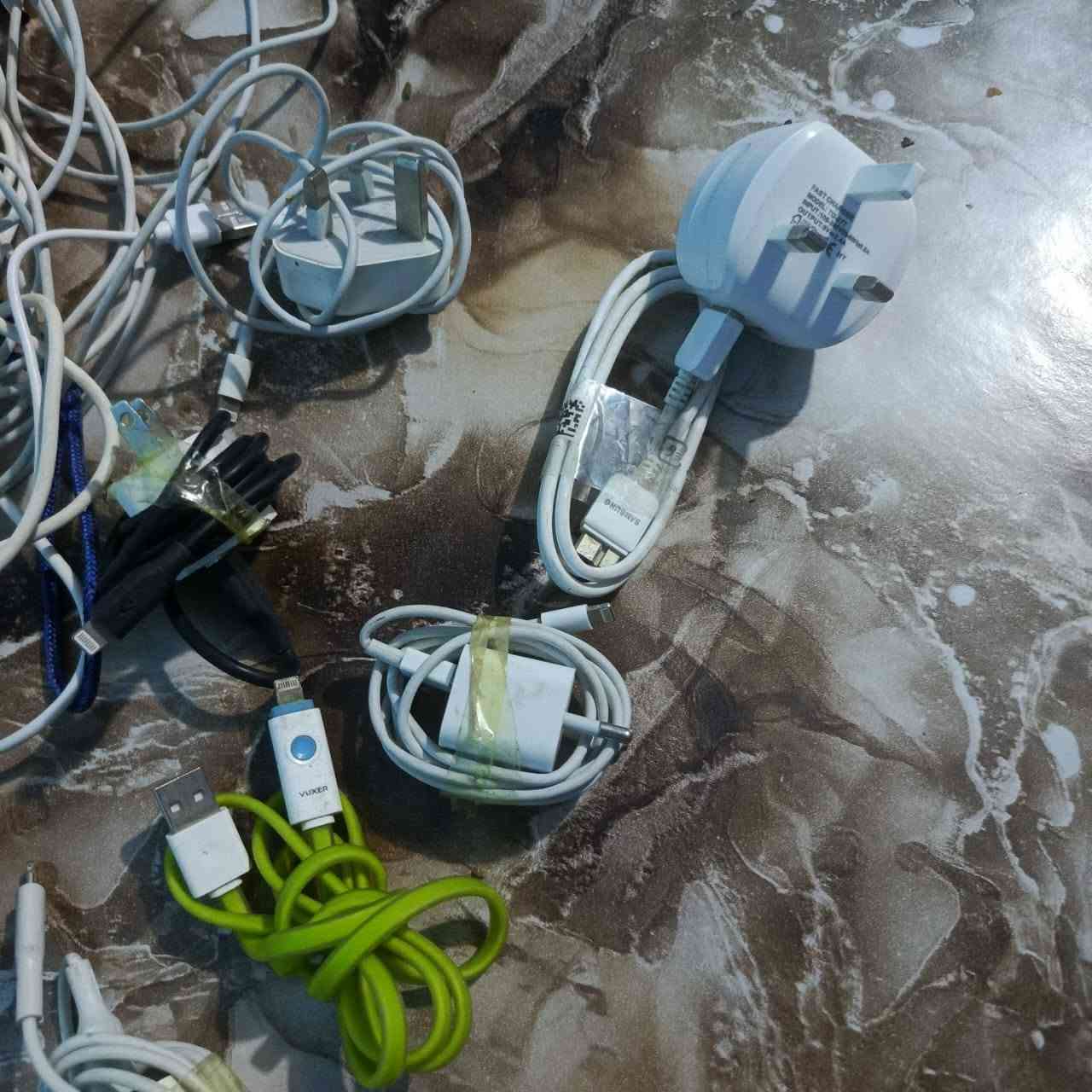 السلام عليكم شاحنات كابلات للبيع بهن ايفون وجالكسي وتايب سي حطوني بيه سعر موجوده بيع مفرد وكلهن وكلهن راسيني واتساب ***********
