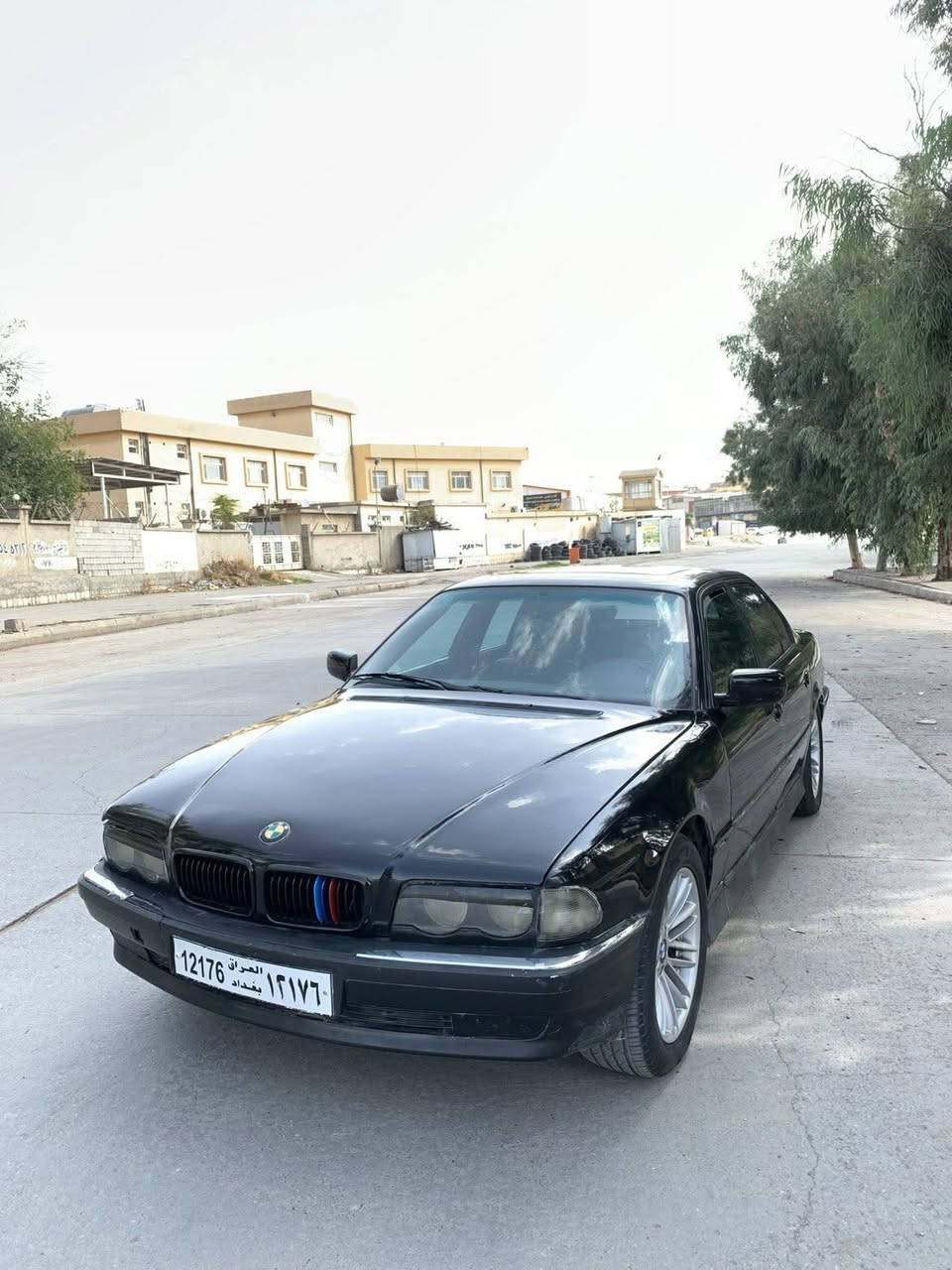 ٧٣٥ V8 • موديل ٢٠٠٠ • قير عادي