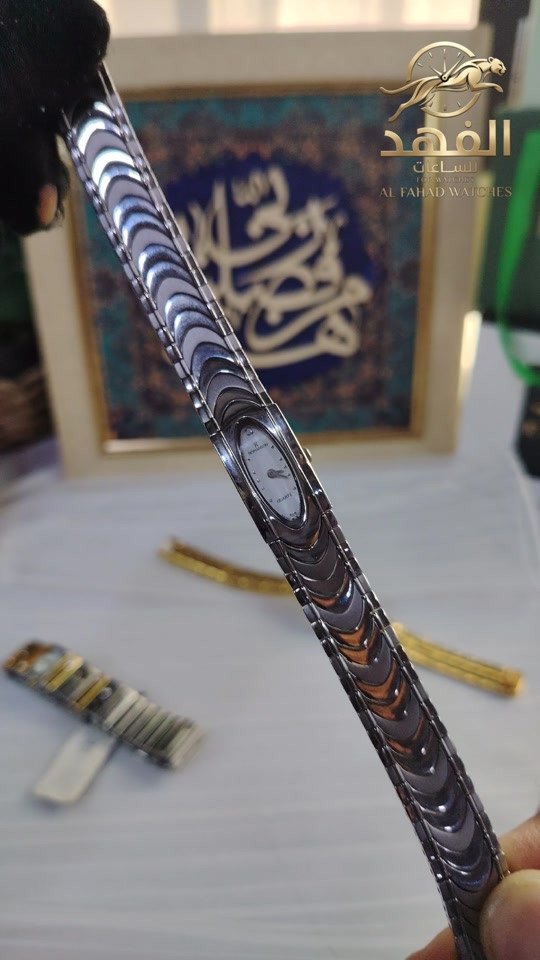 ساعات السويسرية مطلية بالفضة نوادر. #ساعة #ساعات #ساعات_نسائية #ساعات_فخمه #ساعات_رجاليه 

نص مكتوب في الصور:
- الفهد للساعات
- TOP WATCHES
- AL FAHAD WATCHES