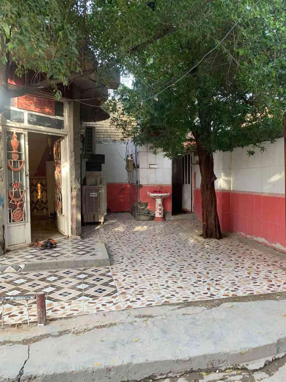 بيت اللبيع طابقين مساحته 625متر بالدوانم بشارع ابو دراج البيت  ع فرعين بي 8غرف من عدا  الديوانيه 60متر البيت سعره مناسب الشىري ينتصل ع هذا  الرقم ***********
