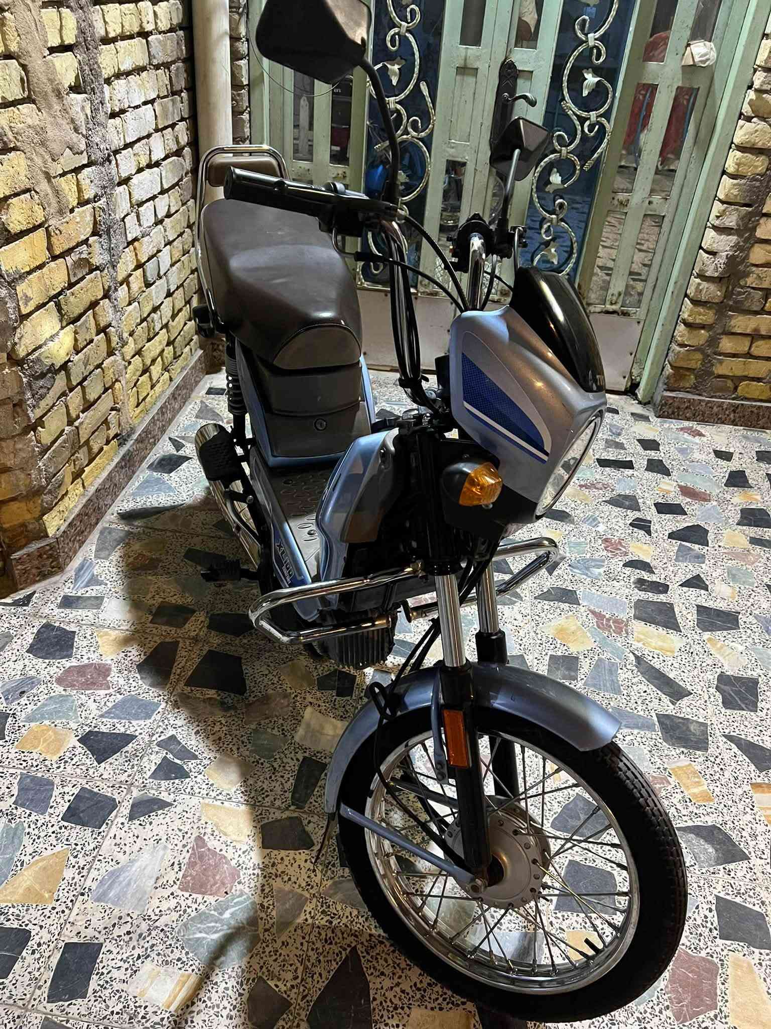 السلام عليكم دراجه TVS XL100 دراجه الله شاهد نضيفه مكينه مامفتوحه ناعمه  كهربائيات من الطول للطول شغاله هندر سلف نضيفه ماشيه 10 الاف ولدراجه مامتعوبه ومااستخدمه اهواي لاشغل ولادلفري متروكه بلبيت ومثل ماواضح بلصور هيه التحجي تيوب ثنين وياها + كلج جديد بعده ماشاده  الدراجه اكفله الك كله تجي وتفحص بنفسك رايدها 800 الف وبيه مجال الموشراي رحمه الموتاه لايدخلي ويتعبني وهاي الصور وكدام عينك شراي اهلا وسهلا بيك مكاني البصره حي الاصدقاء قرب جامع العباس اغلب الوقت بلشغل تتصل ونتفاهم ع جيه متوفر وتساب رقمي ***********
