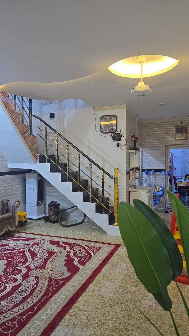 السلام عليكم بيت 100متر طابقين بناء جديد طابو صرف بسمي بيت كامل على اخر حبايه مابي نقص موقع ممتاز ثالث بيت عن الشارع ملحق المعلمين مقابل حي القادسية السعر 140 اتصال *********** يرهم مرواس
