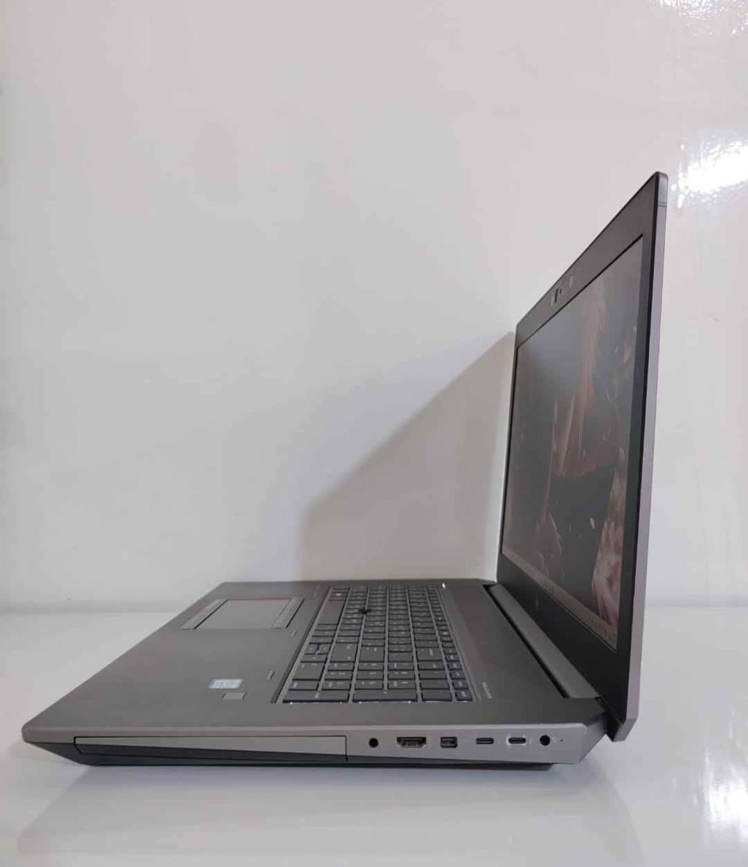 ZBook 17 • RTX 5000 • i9-9880H