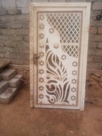 باب • ٢م ارتفاع • ١م عرض