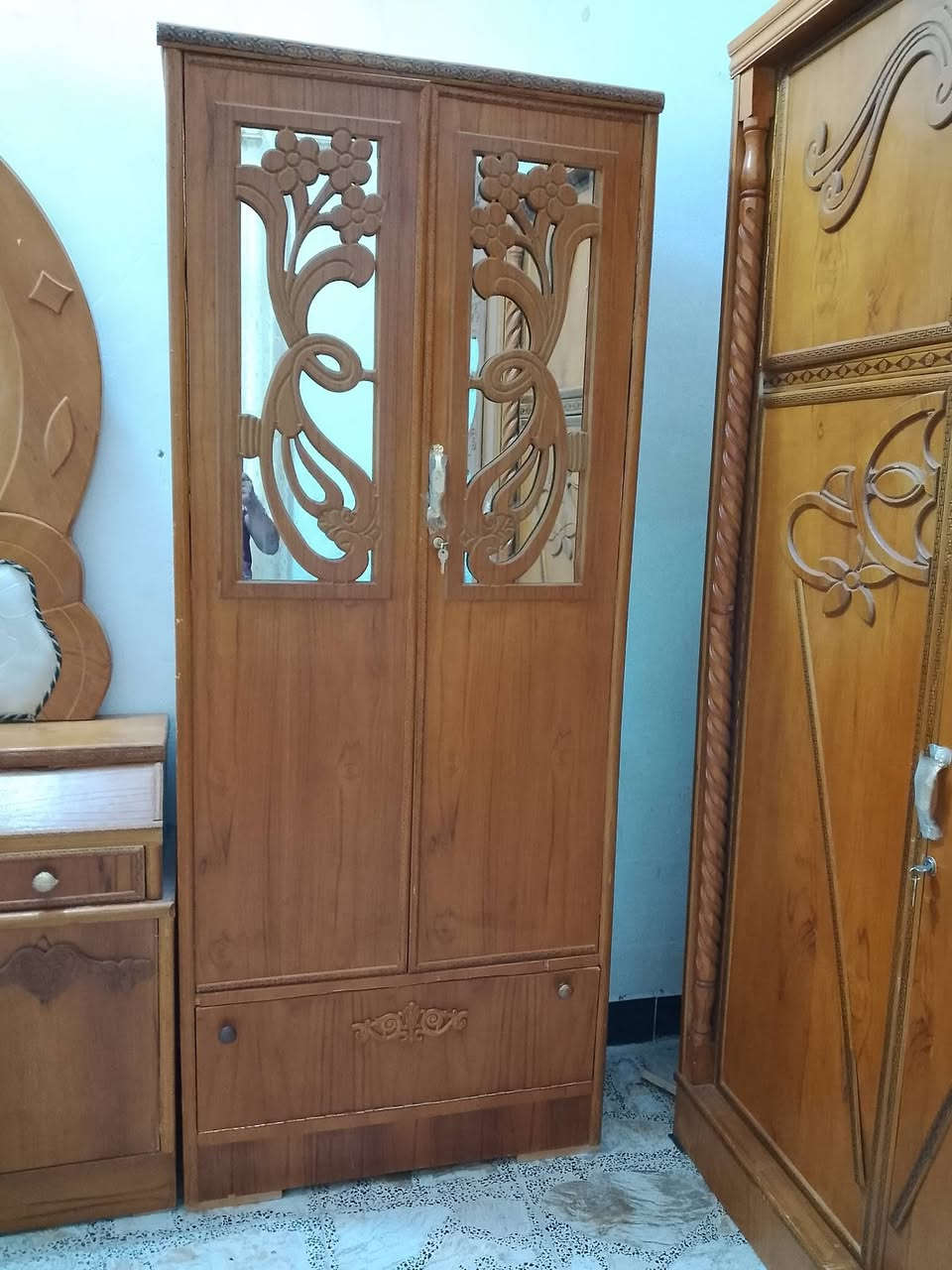 غرفه خشاب صاج عراقي نضيفه كنتور ابو طابقين بس المرايه مكسوره
للبيع سعره 750 مكاني حي العسكري 
رقم الهاتف ***********
