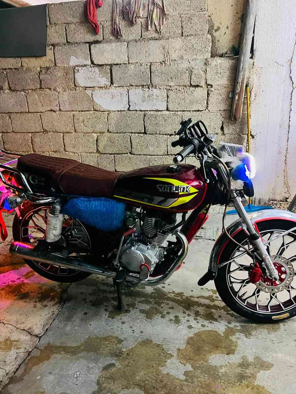 سونيك 24 /5كير دراجه نضيفه محرك ما مفتوح كهربائيات كامل شغال نكره سلف  للمراوس ب 4كير موديل 24او 25 هاذه رقمي ***********واتساب
