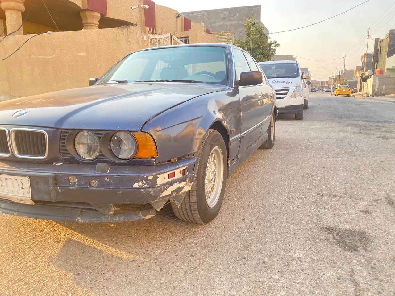 السلام عليكم 
بي ام 525i اصل مسكر عدل 

كمل المنشور للاخير وشوف الفديو للاخير يله تتصل واخليك ع راسي 

السياره مال صاحبي مو مالتي وبيها ملاحضات كمل الفديو حت تشوف الملاحضات الي بيها 

موديل ٩١ رقمها بغداد 

السعر ٤٠ وبيها مجال ان شاءالله 

***********
