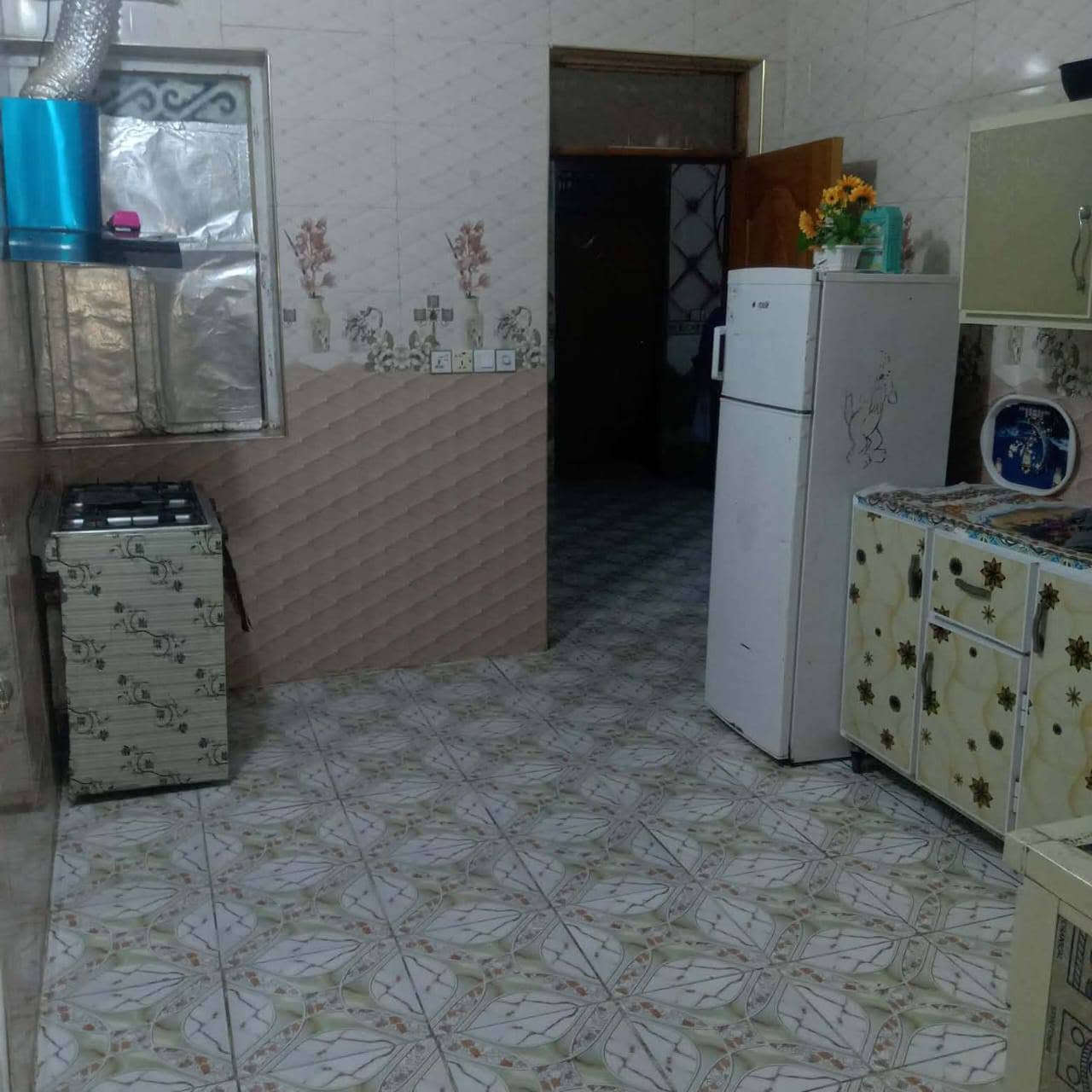 بيت للبيع طابو طابق واحد المساحة 150متر نضيف المكان بحي الزهراء قرب جامع اهل البيت  
استقبال وصالة وغرف نوم عدد 2 حمام داخلي ضمن وحدة من الغرف وصحيات خارجية تهويات ممرت اثنين المكان ديوانية وافق ادمن رجاء او الاتصال *********** ديوانية, القادسية

