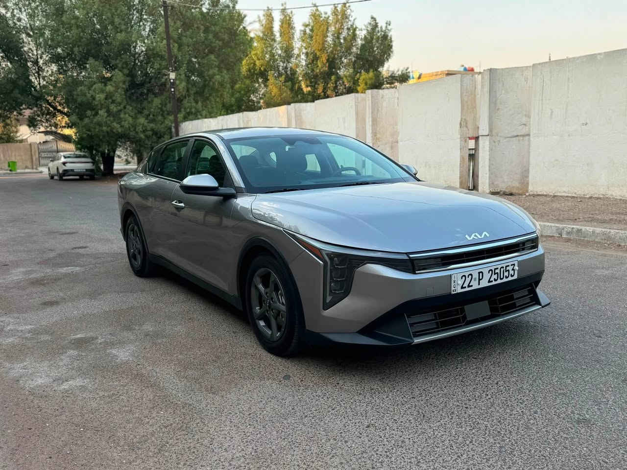 للبيع K4 موديل 2025 لون سلفر مواصفات LX رادارات جانبية وخلفية وامامية وتحديد مسار وبصمة وتشغيل عن بعد وتحكمات ستيرن ماشية 22 الف ضررها ربع بنيد امامي نفسه مصلح بدون شاصي وبدون لغود وجميع الايرباكات سليمة محرك 2.0 دخول جديد رقم اربيل تحويل او وكالة مضمون 100‎%‎ مكانها بغداد 
رقم الموبايل ***********
