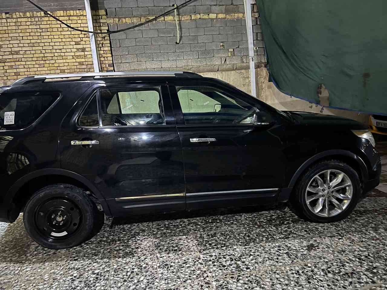 فورد اكسبلورر 2014 وارد خليجي لمتدد لون اسود لامع بدون فتحة سقف محرك جديد كير بحالة ممتازة تبريد ثلج كمبريسر جديد وراديتر تبريد جديد رادلها جامات مال لايت امامي نقصها حدادية وتخم تاير السيارة مكملة من مكينة وكير وتبريد مراوس فقط للتواصل واتساب أو اتصال على الرقم *********** ومكانها في الناصرية قرب سجن الإصلاح في حي الصحفيين
