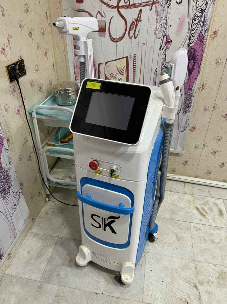 جهاز ليزر 3*1
جديد مستعمل ٤ مرات فقط 
ليزر ازالة شعر 
ليزر كاربوني لعيناية بالبشره
ليزر شد تجاعيد تحت الدقن اخو الجديد 
…
للاستفسار *********** لبيع
