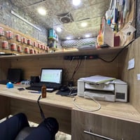 ميز مكتبي • رفوف • الزعفرانية