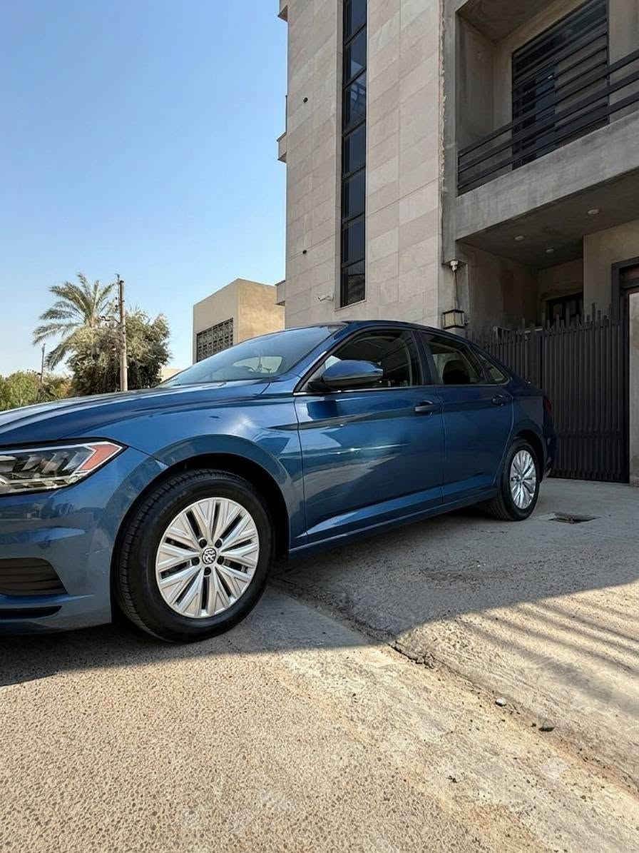 Volkswagen jetta 2020 S
السلام عليكم ٫ للبيع فقط

السيارة مواصفات الs معروفة : 

السيارة كلش نظيفة وعليها ادامة كاملة من فلاتر و زيوت حتى دهن الكير مبدل بزيت موتل اصلي لمن جانت السيارة ماشية 58 الف كيلو وحاليا ماشية 88 الف كيلو وعليها فيول بم جديد اصلي وكالة و القديم موجود وشغال وميكانيها ما مفتوح بي برغي كله على وضع الشركة  وعليها تخم دسكات سيراميك والسيارة بس محسن اديرلها واخلي دهن رافينول ألماني اصلي .

-- الحادث :

السيارة وارد كندي حادثها جهة السايق 3قطع  بيبان وجاملغ خلفي البيبان مبدلات نفس اللون وصبغ نص الجاملغ الخلفي وحادثها بدون ايرباك  بدون دواخل وبيها طخه بسيطه بالدوسة جهة اليمين او السكن  بجمها وظهرها كبس وحتى الدعاميات بدون صبغ ٫

السعر 135$ وبيها مجال بسيط ٫

مكاني : بغداد - حي الجهاد 

للاستفسار اكثر رقمي :***********
