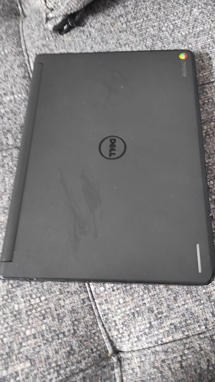 لابتوب DELL لمس 
بنظام فيدورا

يجي وياه برامج الاوفيس
+ تتصيب سينيمانا وتليكرام وغيرها
بطارية تدوم وياك اكثر من ساعتين
 بدون اي اعطال

السعر 70 الف والتوصيل مجاني ويجي وياه جنطة وشاحنة وماوس
رقمي : ***********
