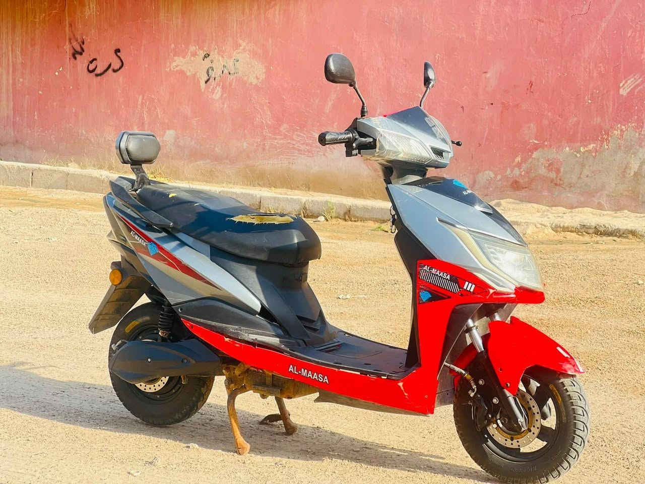سلام عليكم موطور سكنس شحن موديل 24 بطاريات يقرن 9 ونص بيهن نفخه خفيفه  بطاريه واحده وكفه مكاني فلوجة  سعر 350 📞***********📞***********

