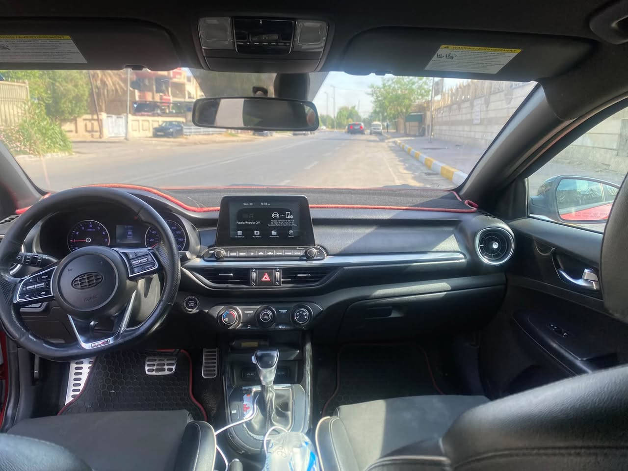 السلام عليكم ورحمة الله وبركاته
للبيع: كيا فورتي 2021 GT-Line
 الموديل: 2021 (GT-Line)
 المحرك: 2000 DOHC (محرك وگیر خير من الله)
 المسافة المقطوعة: 138 ألف ميل
 المواصفات: فول مواصفات ما عدا الفتحة
 الحالة والصيانة:
 منظومة تبريد جديدة بالكامل
 تخم تاير جديد
 باتري جديد
صدر جديد
 السونار والتفاصيل مرفقة مع الصور
 الرقم والملكية: رقم بغداد باسمي 
 المكان: بغداد / البنوك
 السعر: [103 وبيها مجال]
للتواصل والاستفسار:
📞 ***********

