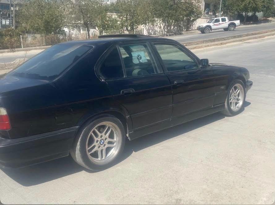 بی ئێم دەبلیو 1994 حەجم 525 
فول مواسەفات 
سڵایت 
کامل کارەبای بەشەرت 
هیچ مەسرەفێکی نیە 

سعر: لە کۆمێت داوای بکە ڕاستەوخۆ بۆت دێت 📩 

گێر و مەکینەی بەشەرت 
هیچ کێشەیەکی نییە 

ژمارەی خاوەنی 
***********
