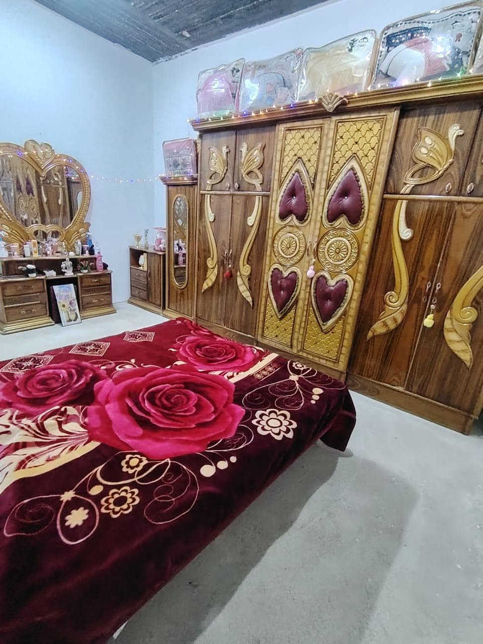 غرفة نوم للبيع فول نضيفه المكان الرمانه  السعر 700 الف وبيه مجال الاستفسار على هاذه الرقم ***********
***********
