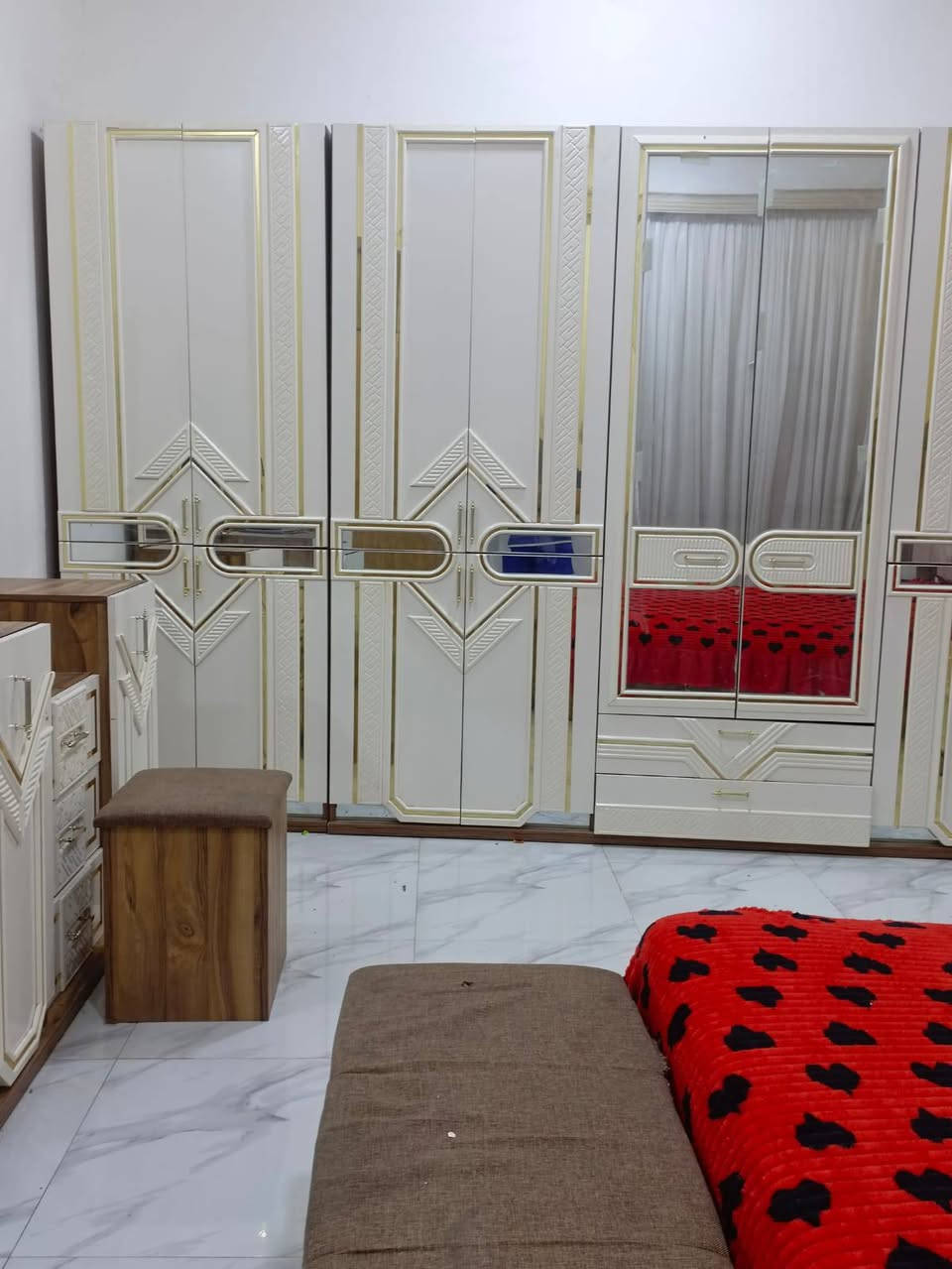 السعر مليون و ٣٠٠ استخدمه قليل ماخذها ب ٣ملاين الاستفسار *********** بي واتساب
