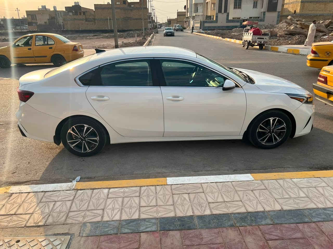 كيا فورتي ٢٠٢٣ حره باسمي رقم بغداد مكفوله من التبديل بيهه فقط رصعات بالبنيد بدون ايرباك تبريد خلفي شحن لاسلكي  السعر ١٦٠ وبيها مجال
***********
