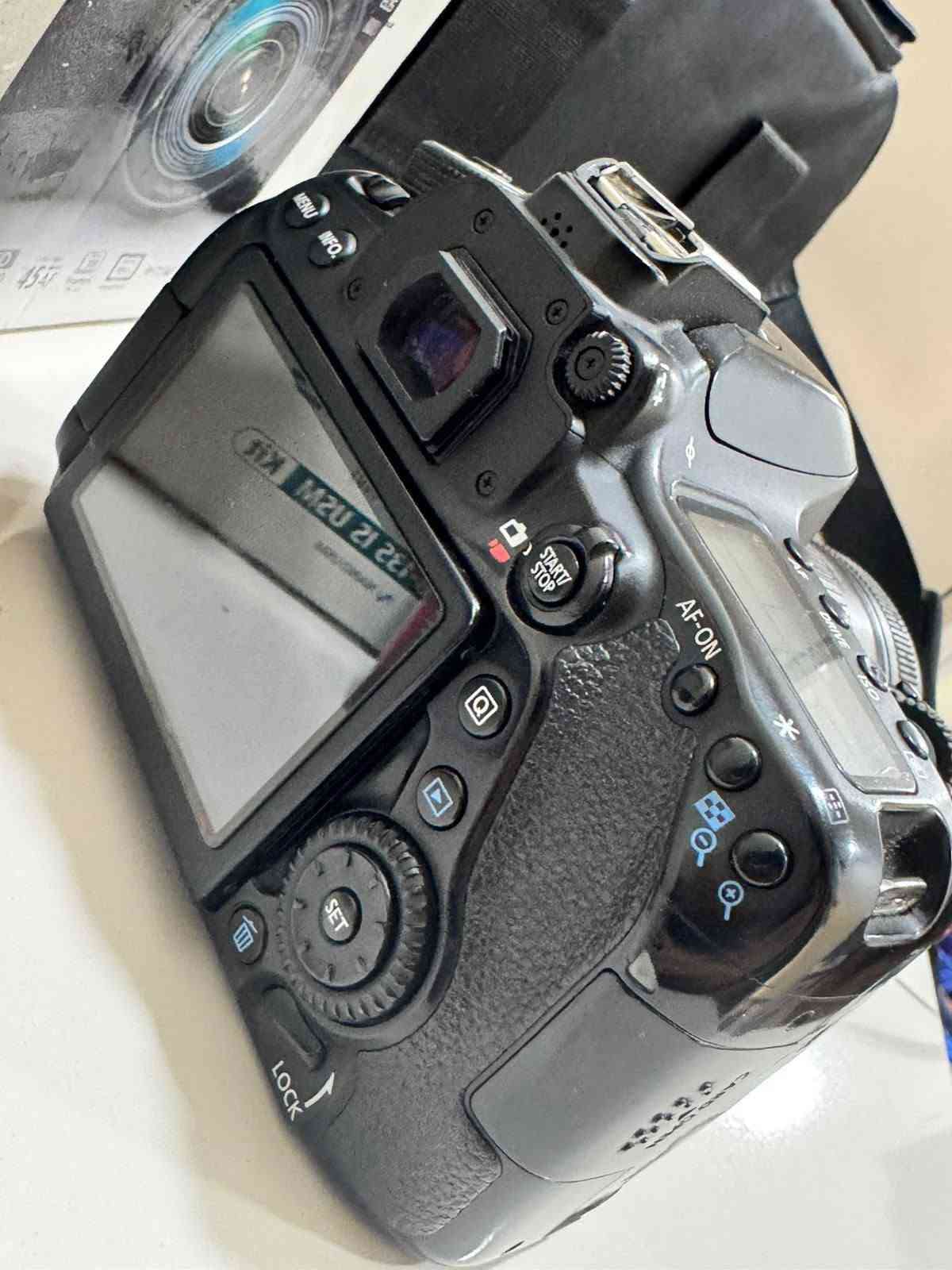 كانون 80D • عدسة 18-135 • مراوس نيكون D7500