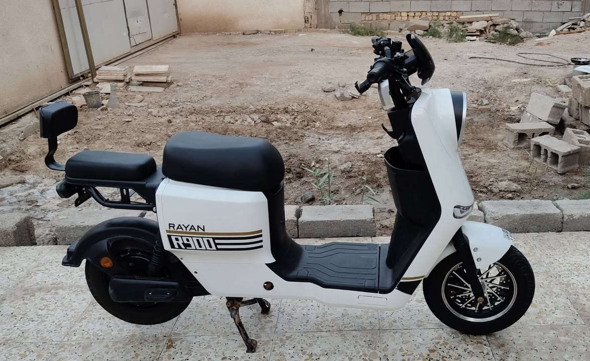 دراجة شحن  R900
جاهزة وكلشي شغال 
( بدون بطاريات )  
السعر  300 
رقمي وتساب فقط ( *********** ) 
بصرة _صالحية
