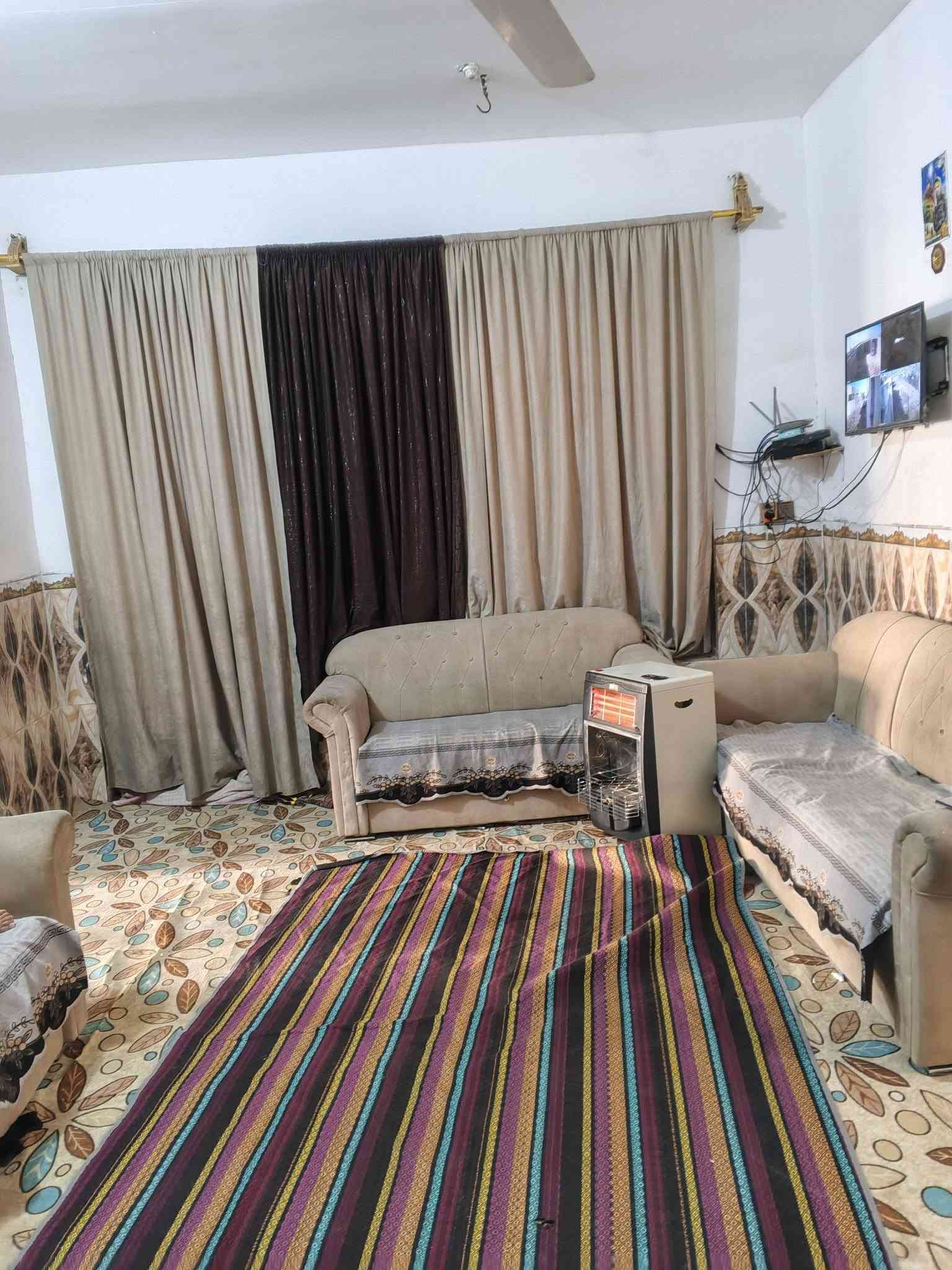 دار البيع مساحه الدار 180 متر طابقين المعاره حي السجاد شارع حسين ابو دهن السعر 60 بي مجال للاستفسار الاتصال على رقم ***********
