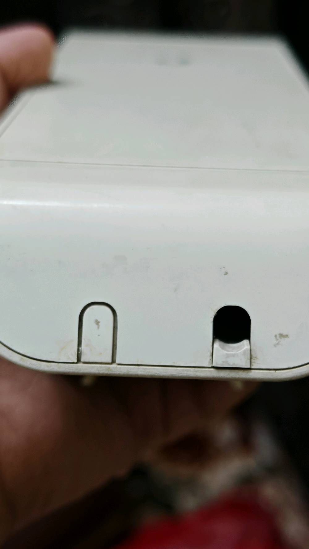 راوتر TP-Link (TL-WR941ND)
​المواصفات: 300Mbps Wireless N Router.
​الملحقات: يشمل الهوائيات الأصلية الثلاثة (3 Antennas) القابلة للفك والتركيب لتغطية أفضل.
​الحالة: مستعمل وشغال بشكل طبيعي (تغير بسيط في لون البلاستيك بسبب القدم).
​الاستخدام: ممتاز كمقوي إشارة (Access Point) أو سويتش لتوزيع الإنترنت.
+
نانو ستيشن Ubiquiti NanoStation M5
​النوع: هوائي استقبال وبث خارجي (Outdoor CPE) تردد 5GHz.
​الملحقات: يشمل محولة الطاقة الأصلية (Ubiquiti PoE Injector) مع كابل الكهرباء وكيبل شبكة LAN.
​الاستخدام: نقل إنترنت لمسافات بعيدة أو الربط مع أبراج الإنترنت.
السعر: 30 ألف وبيه مجال بسيط
المكان:الجادرية قرب جامعة بغداد 
لا يجود توصيل
