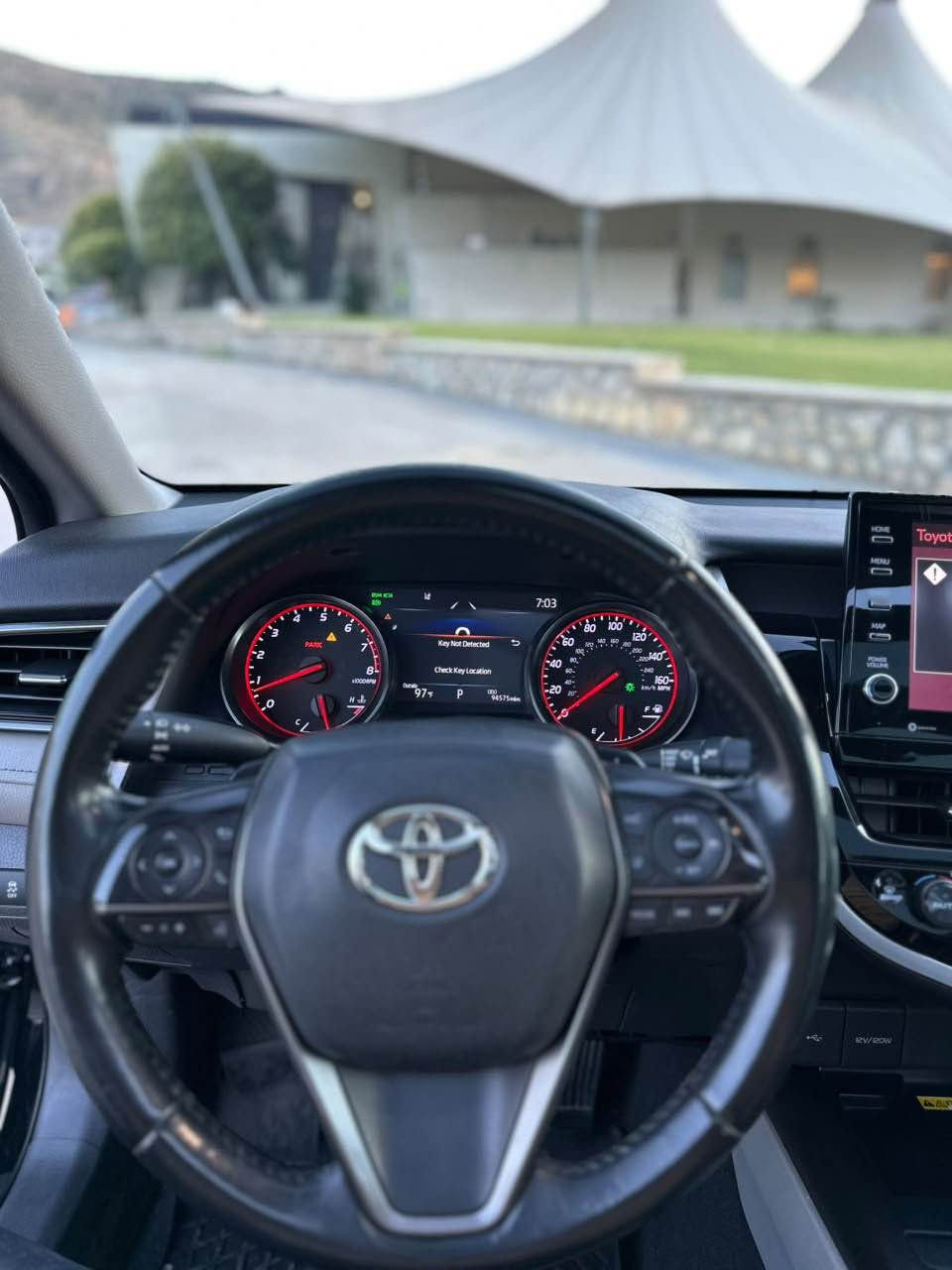 للبيع TOYOTA CAMRY XSE موديل 2022 السيارة نظيفة جدآ السيارة بدون ضرر شباب واضح عدكم صور حادث و موجود سونر 
رقم شاصي : 4T1K61BK3NU063827 بيها قطعتين فقط مواصفات اعلى شي فول 1/1 /  شاشة كبيرة مع Apple CarPlay وAndroid Auto،كاميرا خلفية،رادار وتحديد مسار،تشغيل بصمة،فتحة سقف بانوراما، دفع رباعي،مقاعد جلد،تدفئة كشنات،شاحن لاسلكي، جنوط XSE الأصلية قياس 19،إنارة LED  ماشيه 98mil رقم دهوك مميز 🔥رقم سنوية كلة جديد كير محرك تحويل غرامات بشرط مكان سيارة دهوك السعر بلاش
رقم هاتف :*********** واتساب دهوك, العراق
