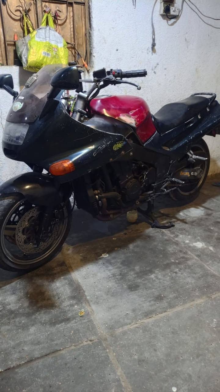 دراجه بطح كاوسكي ZZR محرك 1100 دراجه كفاله عامه محرك ما مفتوح سرعه 320  عوزها صبق فقط السعر 19 بيهه مجال عنوان بصره ***********
