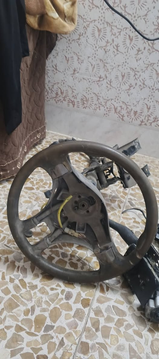 استيرن اكوين معا غراض كلها شرط شغاله للبيع استيرن شرط كامل معا المشط +جوزه تحكم ماسحات جيب وشد شاري يتصل  موصل يارمجه الشرقيه***********////***********
