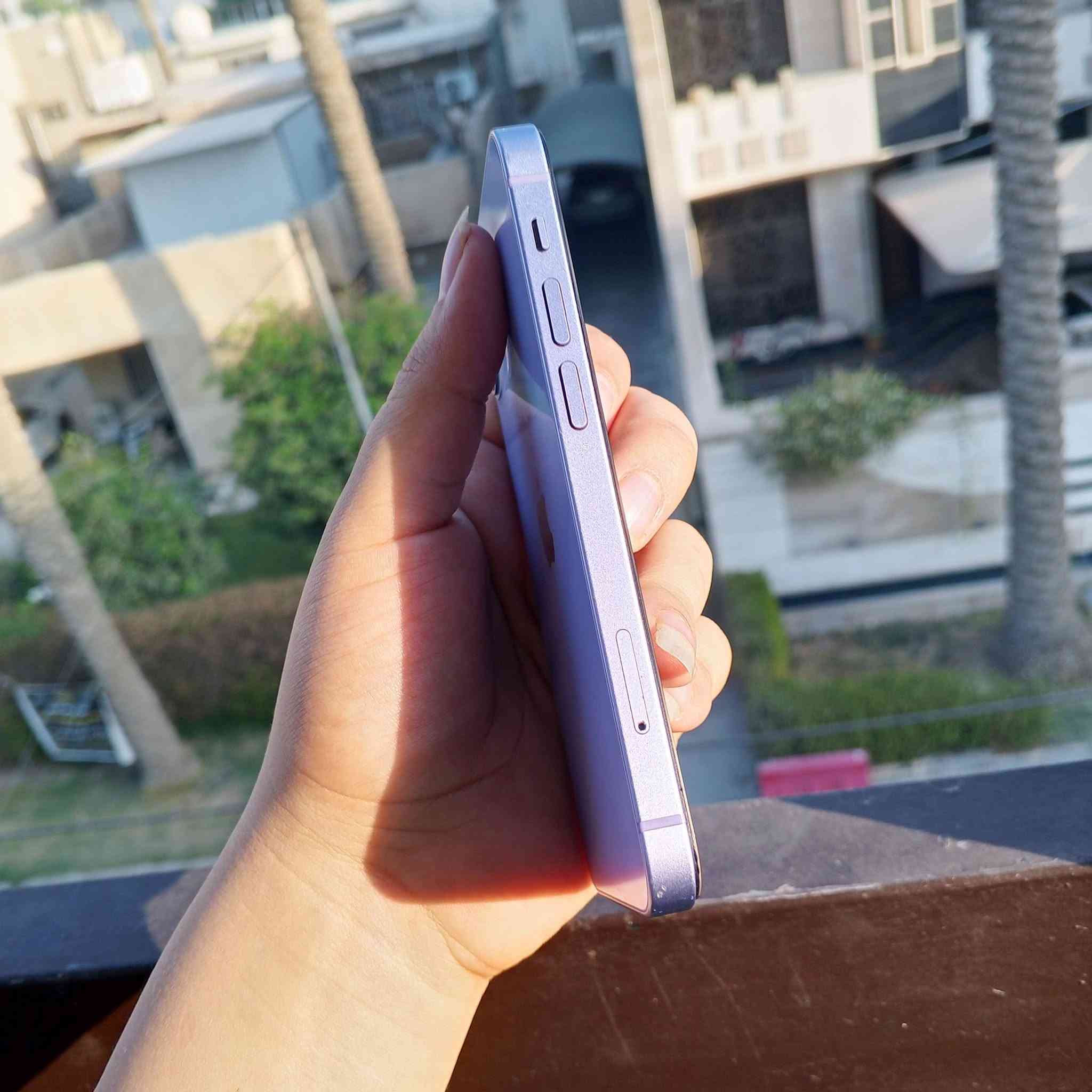 السلام عليكم للبيع ايفون 12مني نضيف جداً ولا خدش بي فقط مبدل شاشه تفصيخ الباقي كله بلادي وشغال سعره 350 وبي مجال للشراي مكاني بغداد الدوره للااستفسار ***********

نص مكتوب في الصور:
- ٧:١٢ حالّة البطارية والشحن رسالة مهمة حول البطارية حالة بطارية هذا الـ iPhone متدنية جدا. يمكن استبدال البطارية عن طريق أحد مزودي خدمة Apple المعتمدين لاستعادة المستوى الكامل للأداء والقدرة. العثور على خيارات الخدمة... الحد الأقصى للقدرة ٧٣٪ هذا قياس لقدرة البطارية مقارنة بقدرتها عندما كانت جديدة. قد تتسبب القدرة المنخفضة بتقليل ساعات الاستخدام بين عملية الشحن والأخرى. أقصى قدرة للأداء ستساعد الأنظمة المضمنة في النظام والمكونات في تخفيف آثار الأداء التي قد تلاحظها أثناء التقدم الكيميائي في عمر بطارية iPhone. شحن البطارية المحسن للحد من استنزاف عمر البطارية، يتعلم الـ iPhone من عادات الشحن اليومية، بحيث ينتظر ولا يتجاوز ٨٠٪ حتى يحين موعد حاجتك إلى استخدامه.